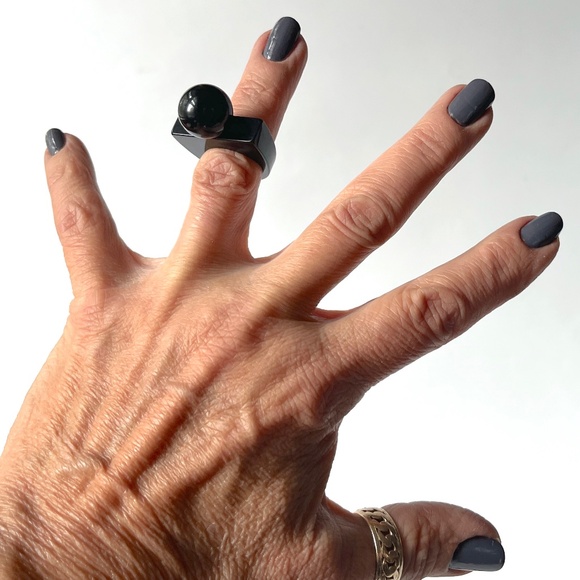 Vintage Size 5.5 Lucite Ring Chunky Ball Top Black Statement Unisex - Picture 10 of 10